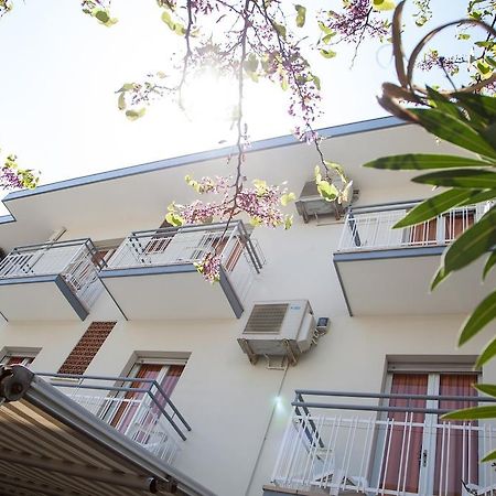 Hotel Astoria Риччоне Экстерьер фото