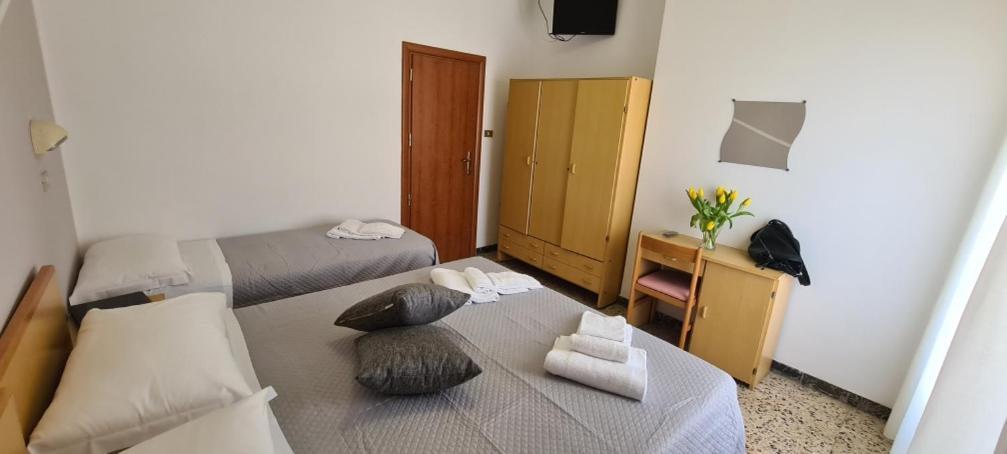 Hotel Astoria Риччоне Экстерьер фото
