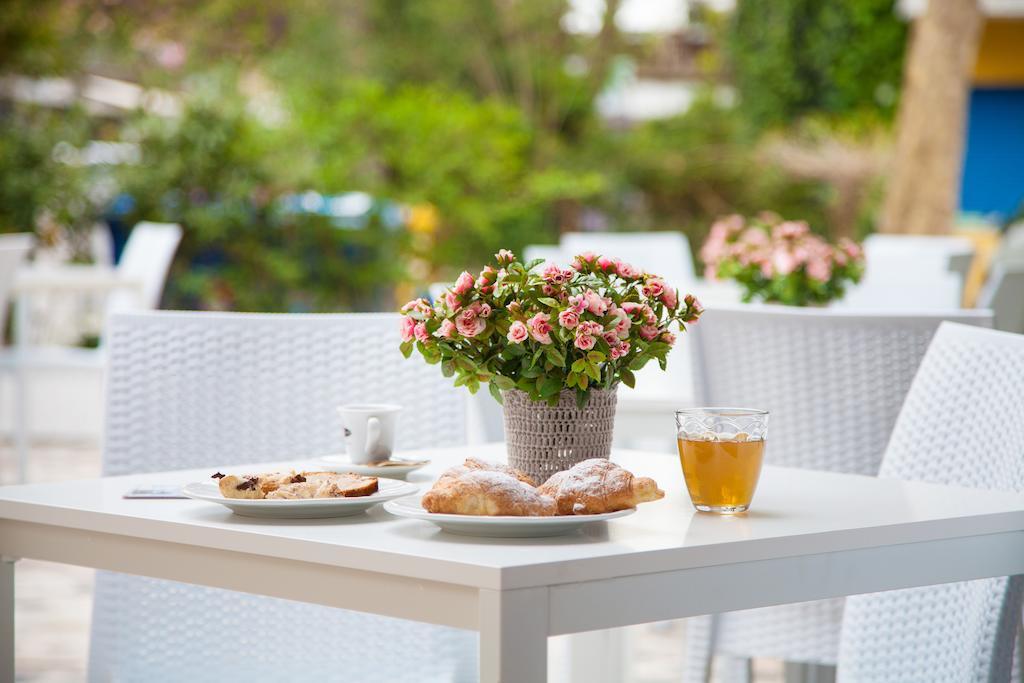 Hotel Astoria Риччоне Экстерьер фото