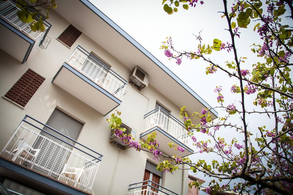 Hotel Astoria Риччоне Экстерьер фото